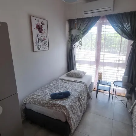 Апартаменти Visteria House With Free Parking *